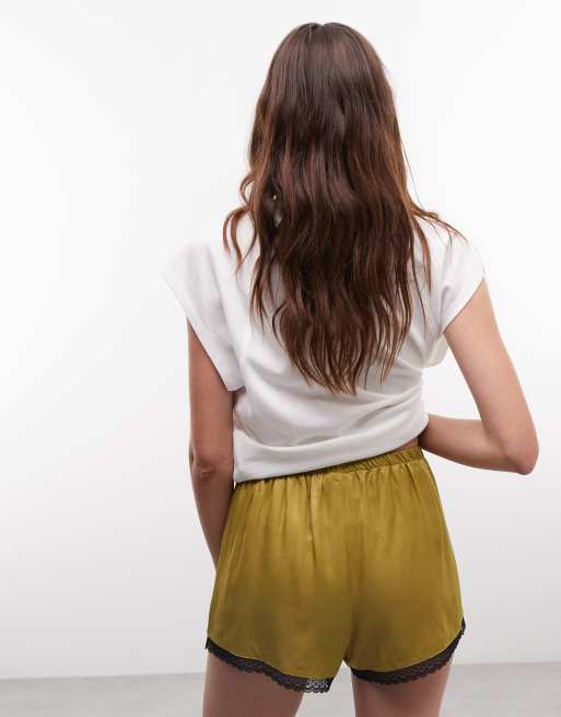 Reclaimed Vintage satin boxershorts med blonder i khaki, 5 af 5
