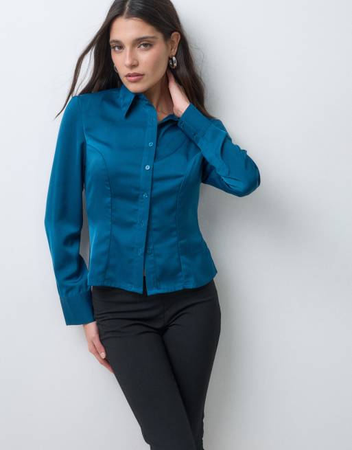 Reclaimed Vintage satin fitted shirt in blue, 3 of 5
