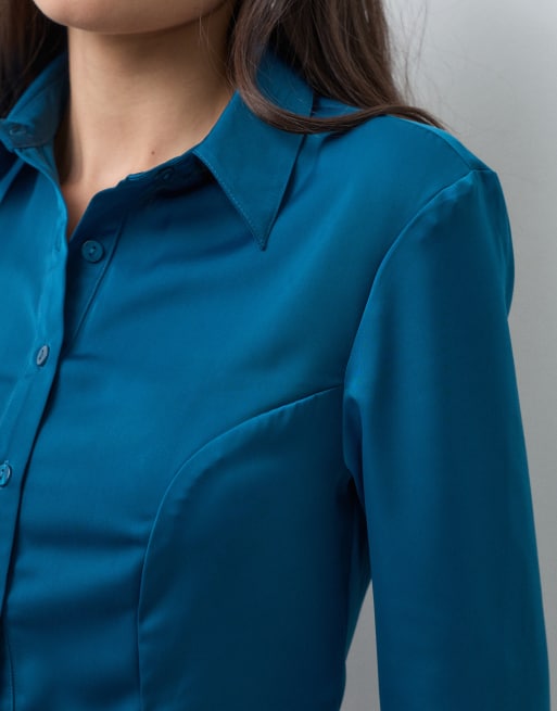 Reclaimed Vintage satin fitted shirt in blue, 4 of 5
