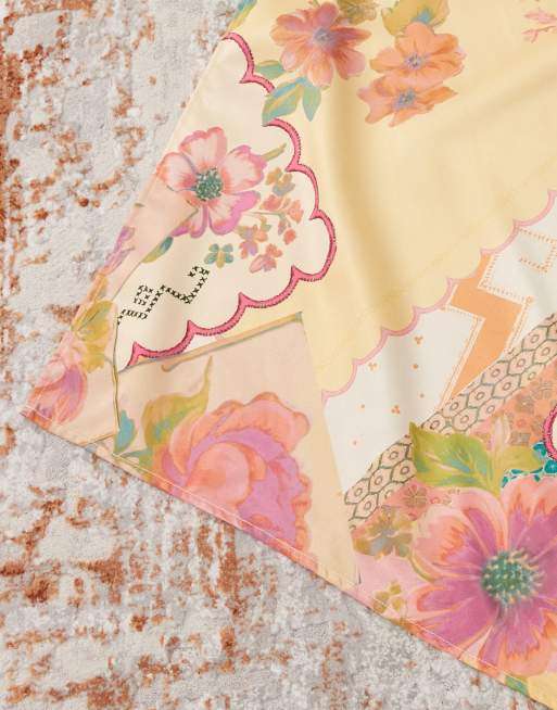 Reclaimed Vintage – Satin-Kopftuch in Gelb mit geteiltem Blumenmuster, Kombiteil, 2 von 3