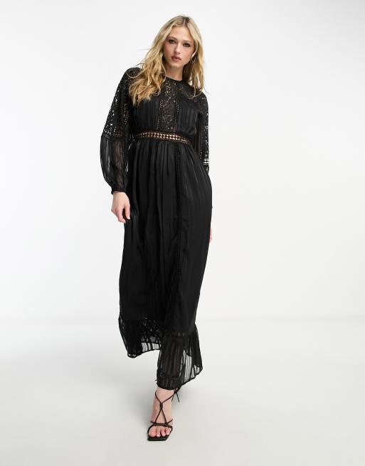 Reclaimed Vintage – Satin-Maxikleid in Schwarz mit unterschiedlich großen Spitzendetails