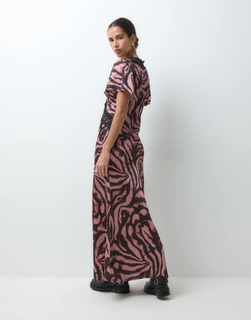 Reclaimed Vintage satinkjole i maxi-længde med zebra-print, 2 af 5