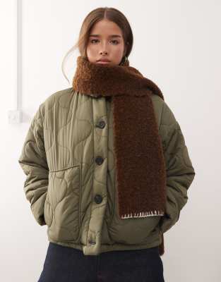 Reclaimed Vintage - Schal aus Teddyfell in Braun mit Saumstich-Brown