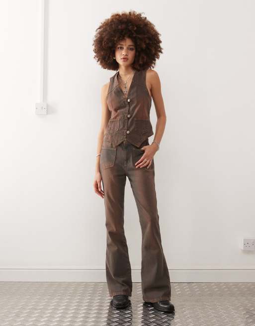 Reclaimed Vintage – Schlagjeans im Western-Design in verwaschenem Braun, Kombiteil