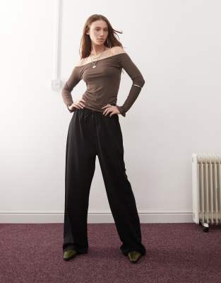 Thumbnail - Reclaimed Vintage - Schlupfhose aus Satin in Schwarz
