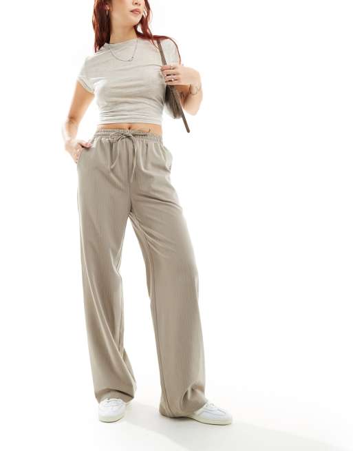 Reclaimed Vintage – Schlupfhose in Taupe mit Nadelstreifen