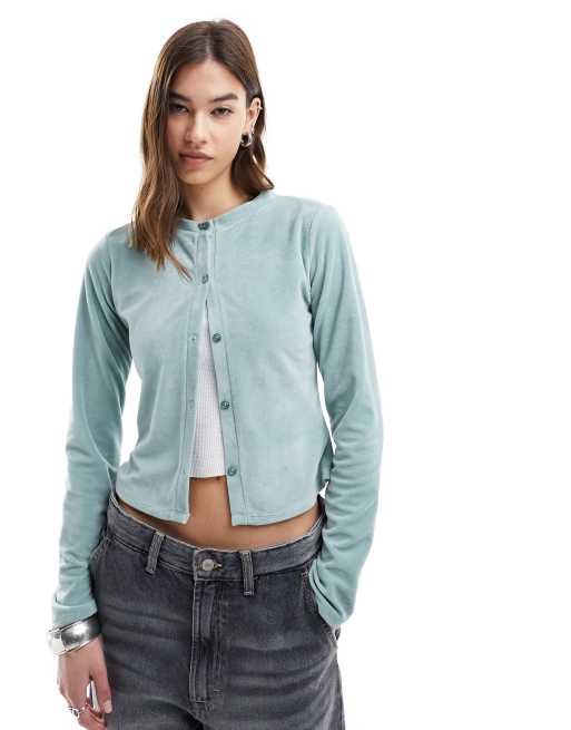 Reclaimed Vintage – Schmal geschnittene Strickjacke aus blauem Samt