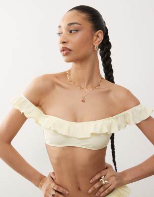 Reclaimed Vintage - Schulterfreies Bikinioberteil in Buttergelb mit Rüschen-Bunt