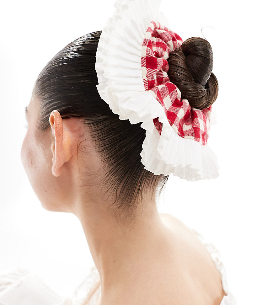 scrunchie in red and white gingham plaid