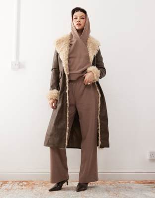 Thumbnail - Reclaimed Vintage - Sehr weiche, kuschelige Jogginghose in Braun mit weitem Bein, Kombiteil