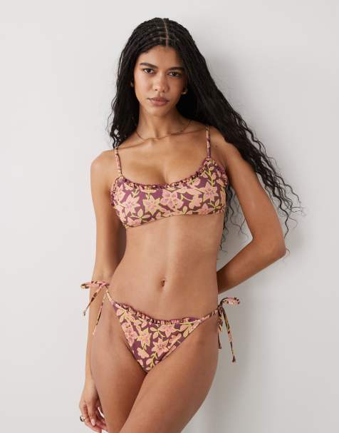 Reclaimed Vintage – Seitlich gebundene Bikinihose mit Rüschen und Blumenmuster in Rosa und Rot - view 1