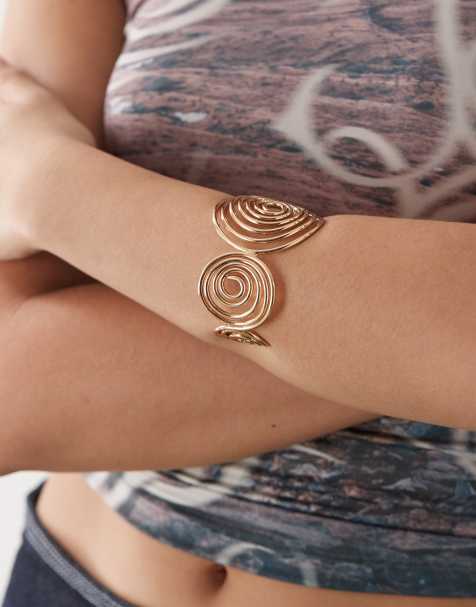 Reclaimed Vintage - Set van {0} gedraaide armbanden in goud - view 1