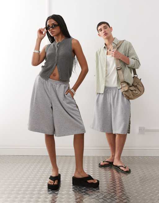 Reclaimed Vintage - Short unisexe en jersey avec détail à carreaux sur le côté - Gris chiné