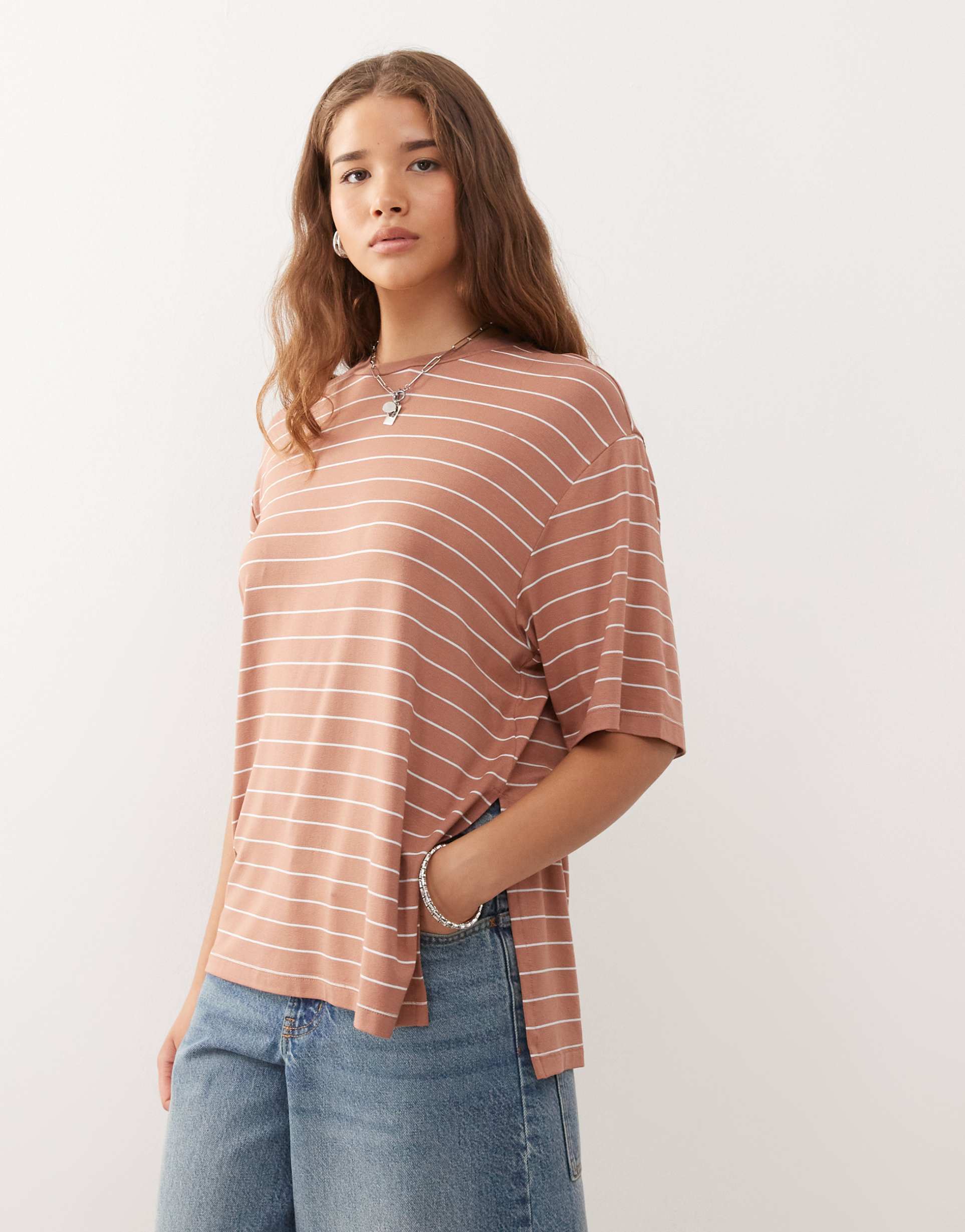 reclaimed vintage side split t-shirt in white and brown stripe