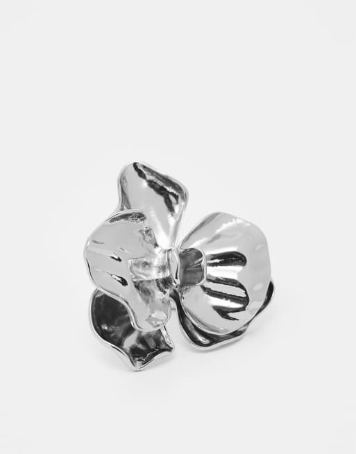 Reclaimed Vintage – Silberfarbener Oversize-Ring im Orchideen-Design