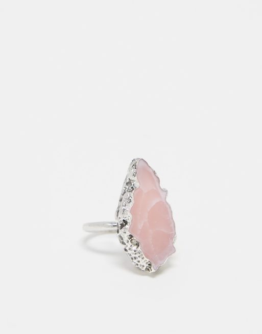 Reclaimed Vintage – Silberfarbener Ring mit künstlichem Rosenquarz