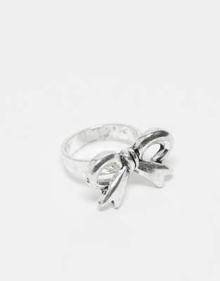Reclaimed Vintage – Silverfärgad, polerad ring med rosett - view 1