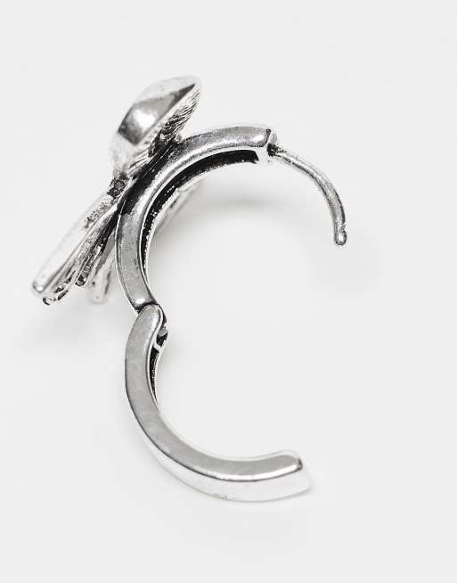 Reclaimed Vintage – Silverfärgade, präglade, små creoler med rosetter, 2 av 3