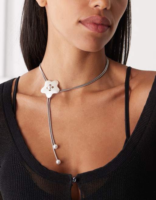 Reclaimed Vintage – Silverfärgat halsband med knapp och omlottdesign