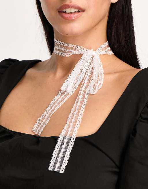 Reclaimed Vintage - Sjaal-ketting van kant met strik in wit