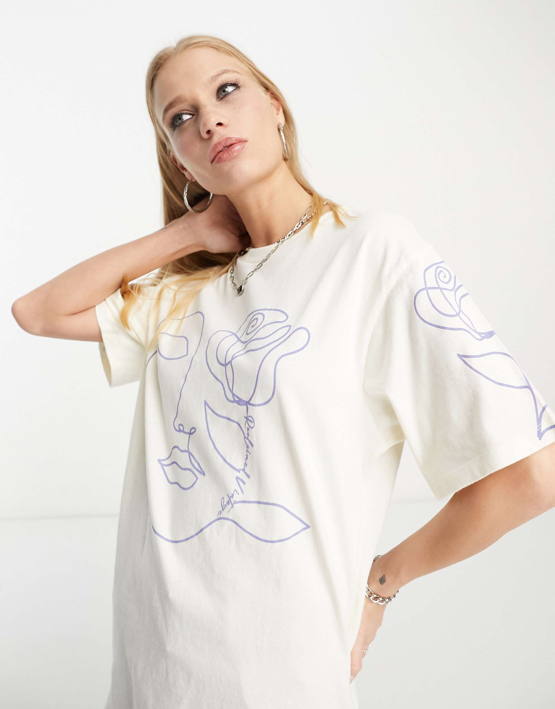 Reclaimed Vintage sketchy face t-shirt in ecru view 4