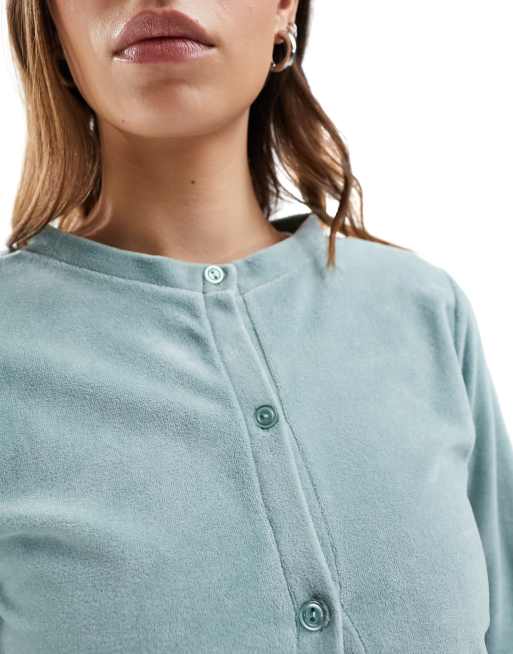 Reclaimed Vintage slim fit velvet cardigan in blue, 4 of 4