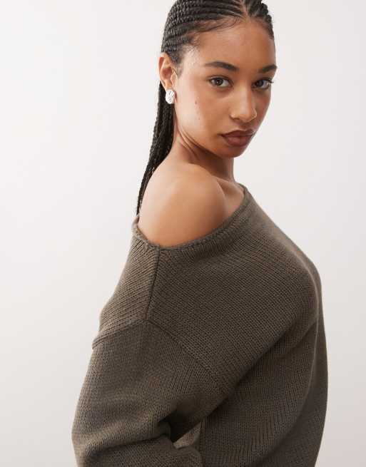 Reclaimed Vintage slouchy off shoulder jumper in brown, 4 of 4