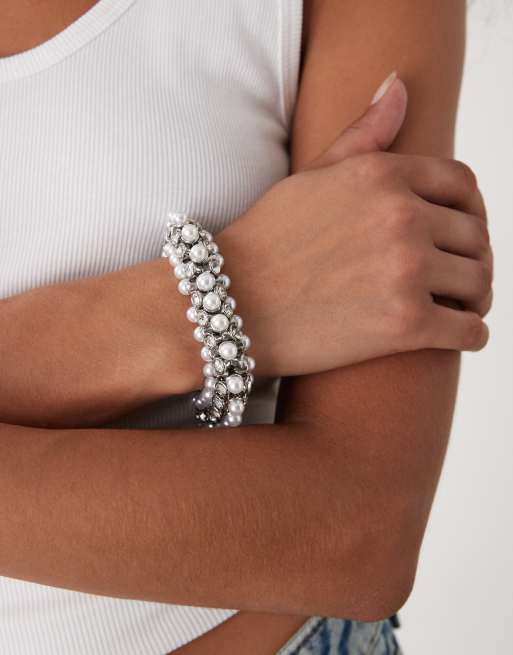 Reclaimed Vintage - Sølvfarvet statement-armbånd med perler