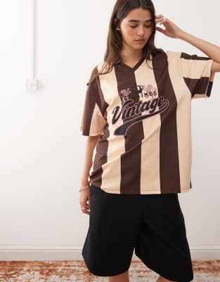 Reclaimed Vintage Soccer T-shirt With Branded Graphic In Brown