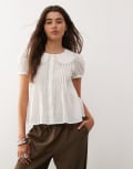 [Reclaimed Vintage] Reclaimed Vintage soft shirt with Peter Pan collar in ivory-White 6 white