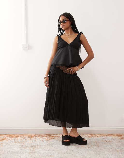 Reclaimed Vintage - Sort babydoll-top i poplin med camistropper og broderi samt blondekanter