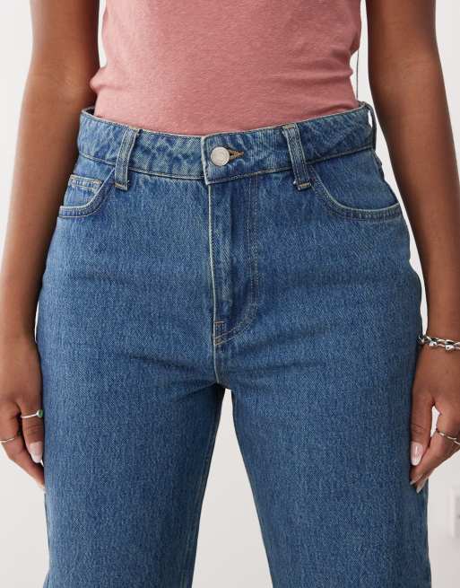 Reclaimed Vintage straight leg jeans in vintage light wash blue, 4 of 5