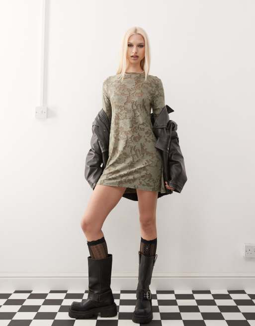 Reclaimed Vintage – Strukturiertes Minikleid aus Jersey in Khaki mit ausgestellten Ärmeln