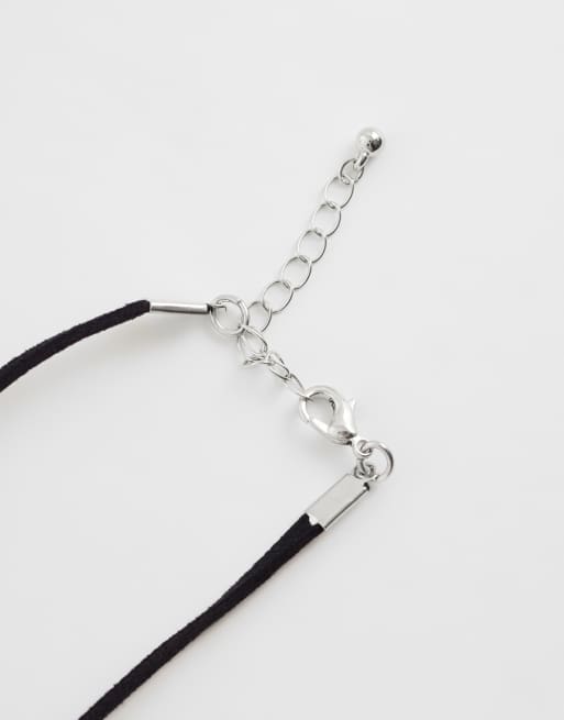 Reclaimed Vintage svart PU-halsband i lång modell med silverhänge, 3 av 4