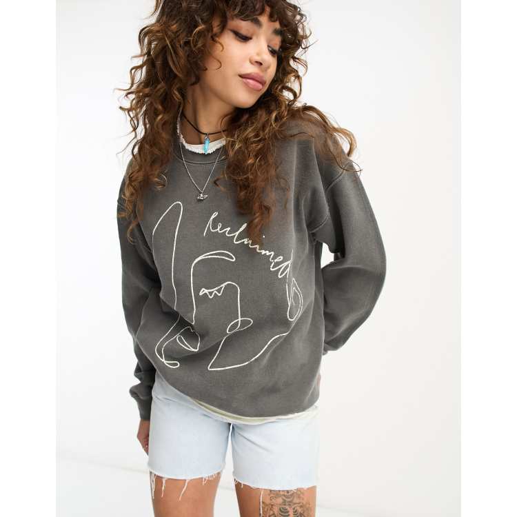 Reclaimed Vintage - Sweater met geschetst gezicht in antraciet | ASOS