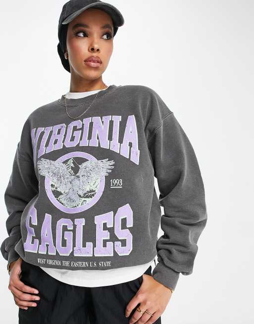 Reclaimed Vintage - Sweatshirt i forvasket grå med rund hals og bandprint