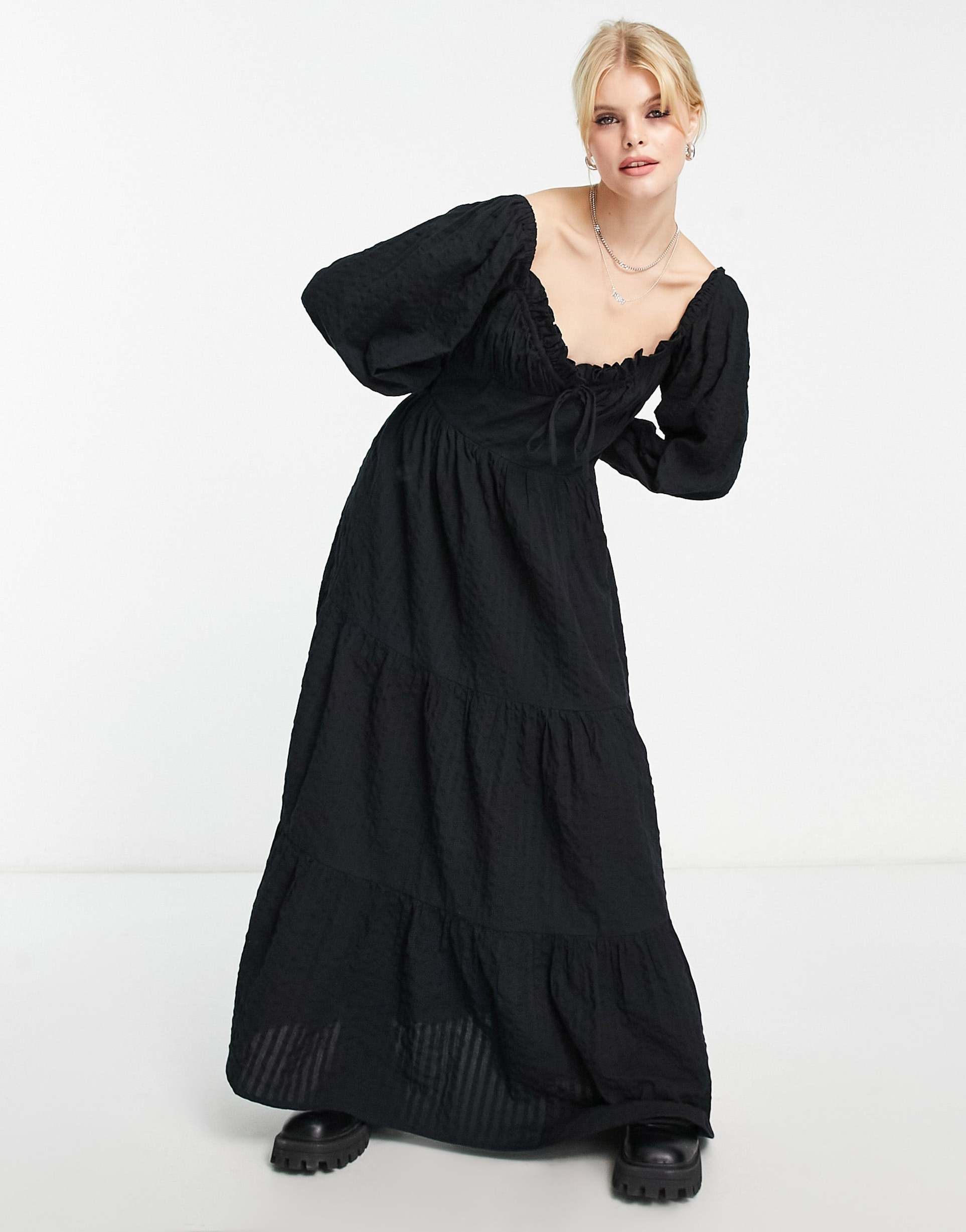 Reclaimed Vintage sweetheart neck maxi dress in black view 2