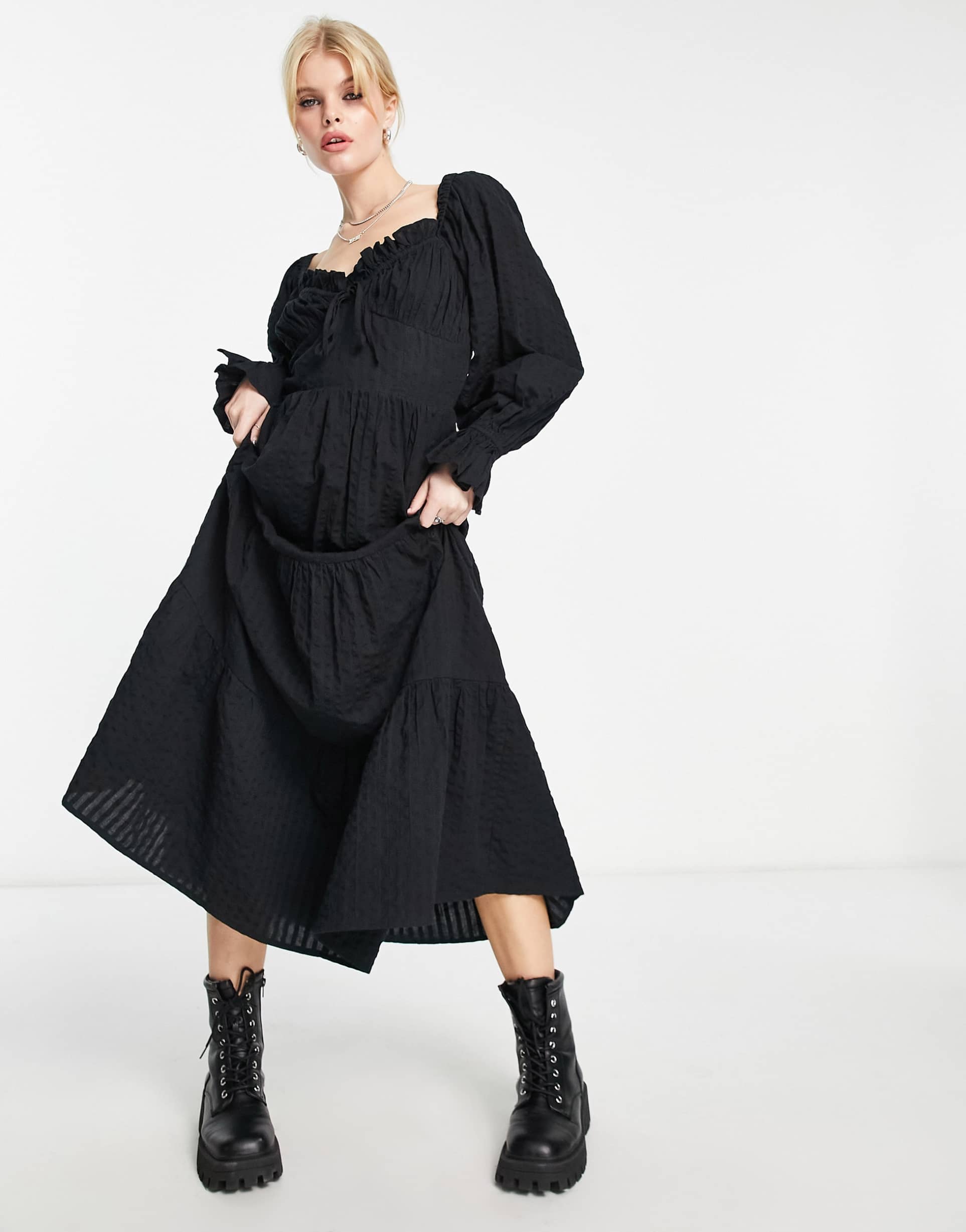 Reclaimed Vintage sweetheart neck maxi dress in black view 4