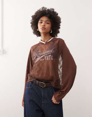 Reclaimed Vintage - T-shirt coupe carrée en airtex et dentelle à manches longues - Marron chocolat-Brown