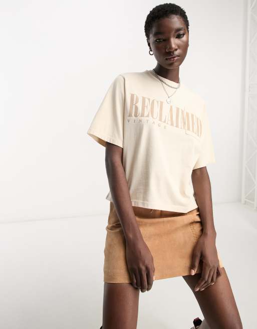 Reclaimed Vintage – T-Shirt in Ecru mit Logo im Blockfarbendesign