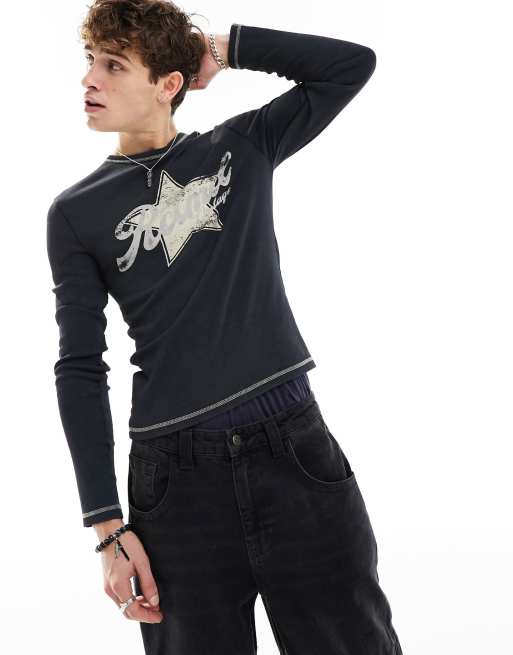 Reclaimed Vintage - T-shirt mini a maniche lunghe con stella applicata