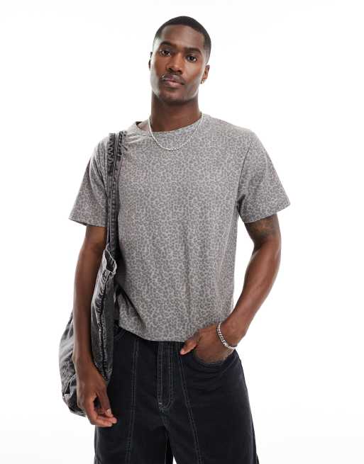 Reclaimed Vintage – T-Shirt mit verblasstem Leopardenmuster und kurzem, kastigem Schnitt