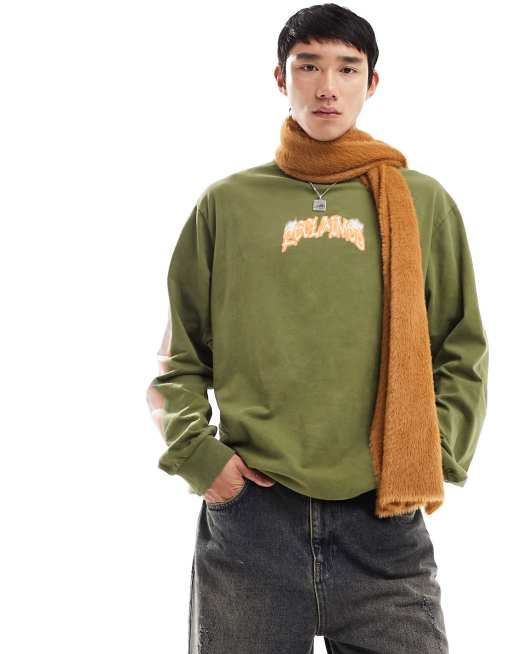 Reclaimed Vintage – T-shirt o kroju skate w kolorze khaki z długim rękawem i grafiką tatuażową z logo
