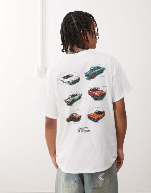 Reclaimed Vintage - T-shirt oversize bianca con stampa di auto sul retro