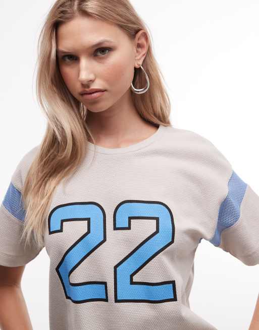 Reclaimed Vintage - T-shirt stile college écru con grafica blu, 2 di 4