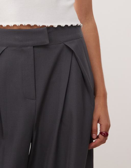 Reclaimed Vintage tailored wide leg trouser with double pleat detail in grey, 3 of 5