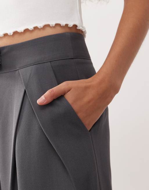 Reclaimed Vintage tailored wide leg trouser with double pleat detail in grey, 4 of 5
