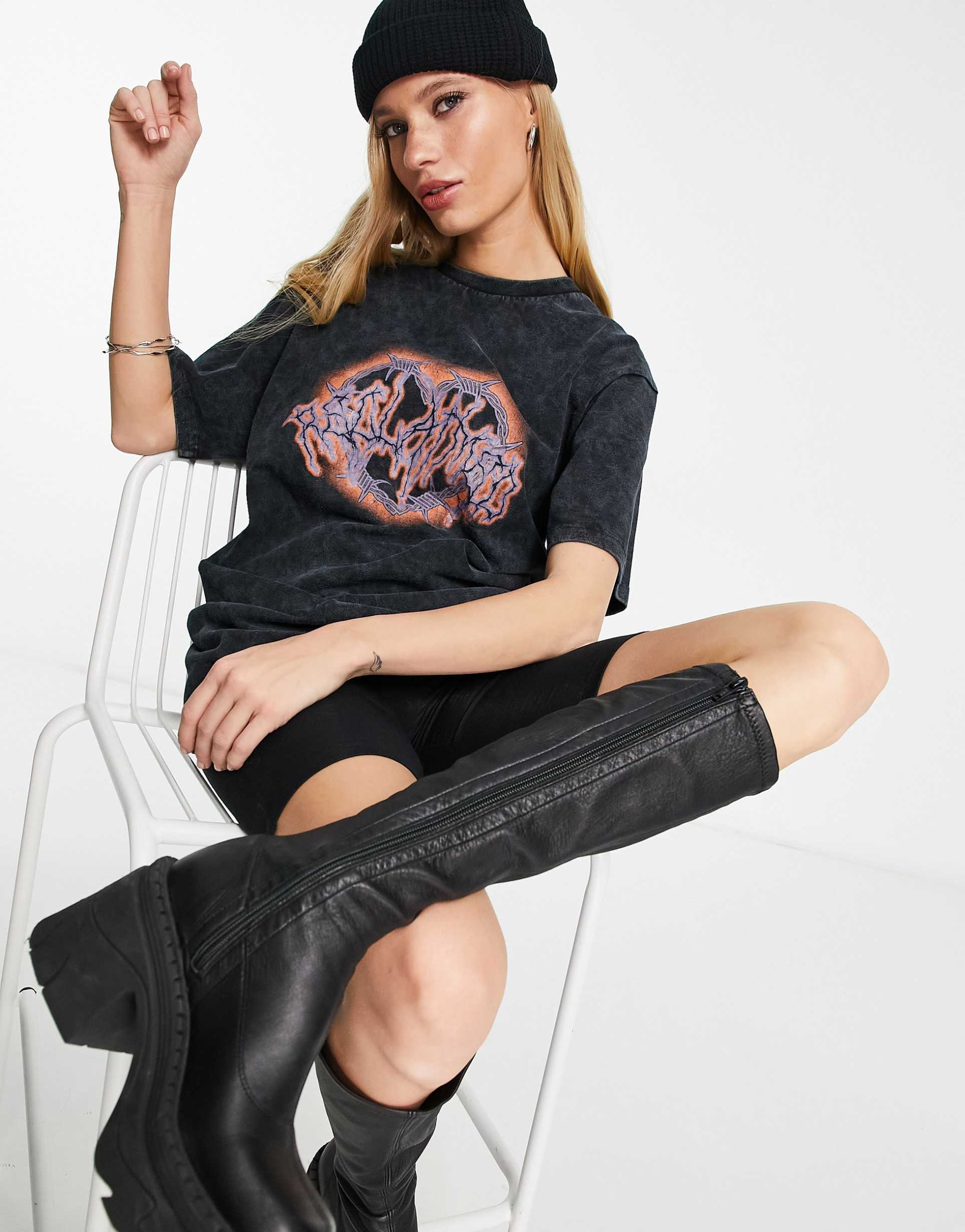 Reclaimed Vintage tattoo heart logo t-shirt in washed black view 2