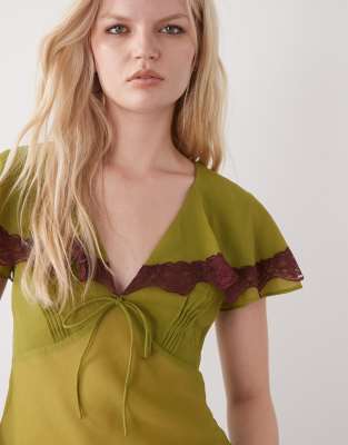 Reclaimed Vintage Tea Top With Cape Detail And Contrast Lace In Green