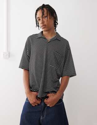 [Reclaimed Vintage] Reclaimed Vintage textured jersey striped short sleeve resort polo top in black M Black